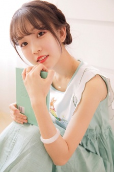 红色机尾